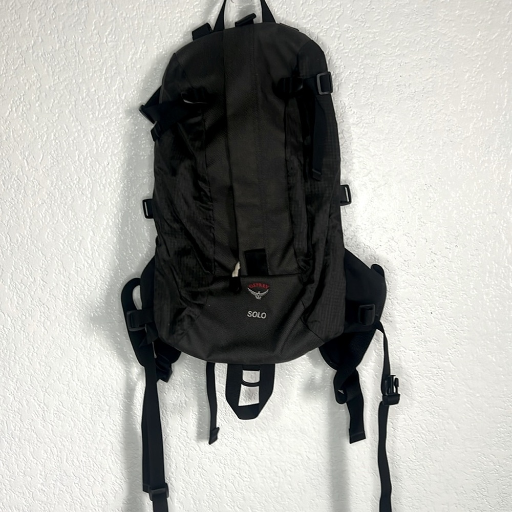 Osprey solo hiking biking day outdoor pack black grey